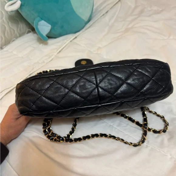 Black calfskin leather Chanel shoulder bag, gold hardware all round series 15 - Picture 7 of 15